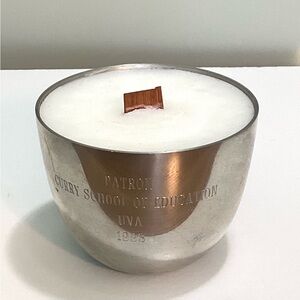 NEW Vas & Lux luxury Apricot and coco wax candle